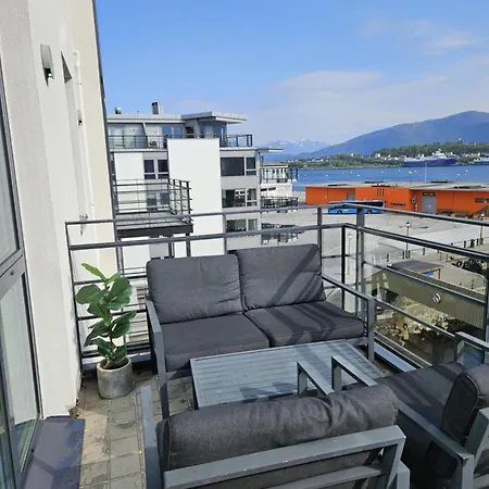 Brosundet Balcony Bliss, Ev Garage, Supermarket Next Building Apartment