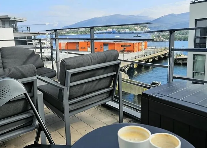 Brosundet Balcony Bliss, Ev Garage, Supermarket Next Building Ålesund