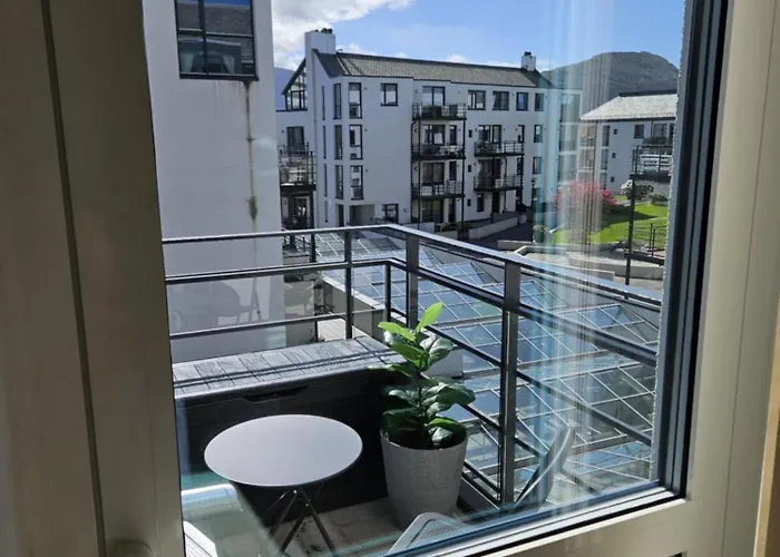 Brosundet Balcony Bliss, Ev Garage, Supermarket Next Building Ålesund